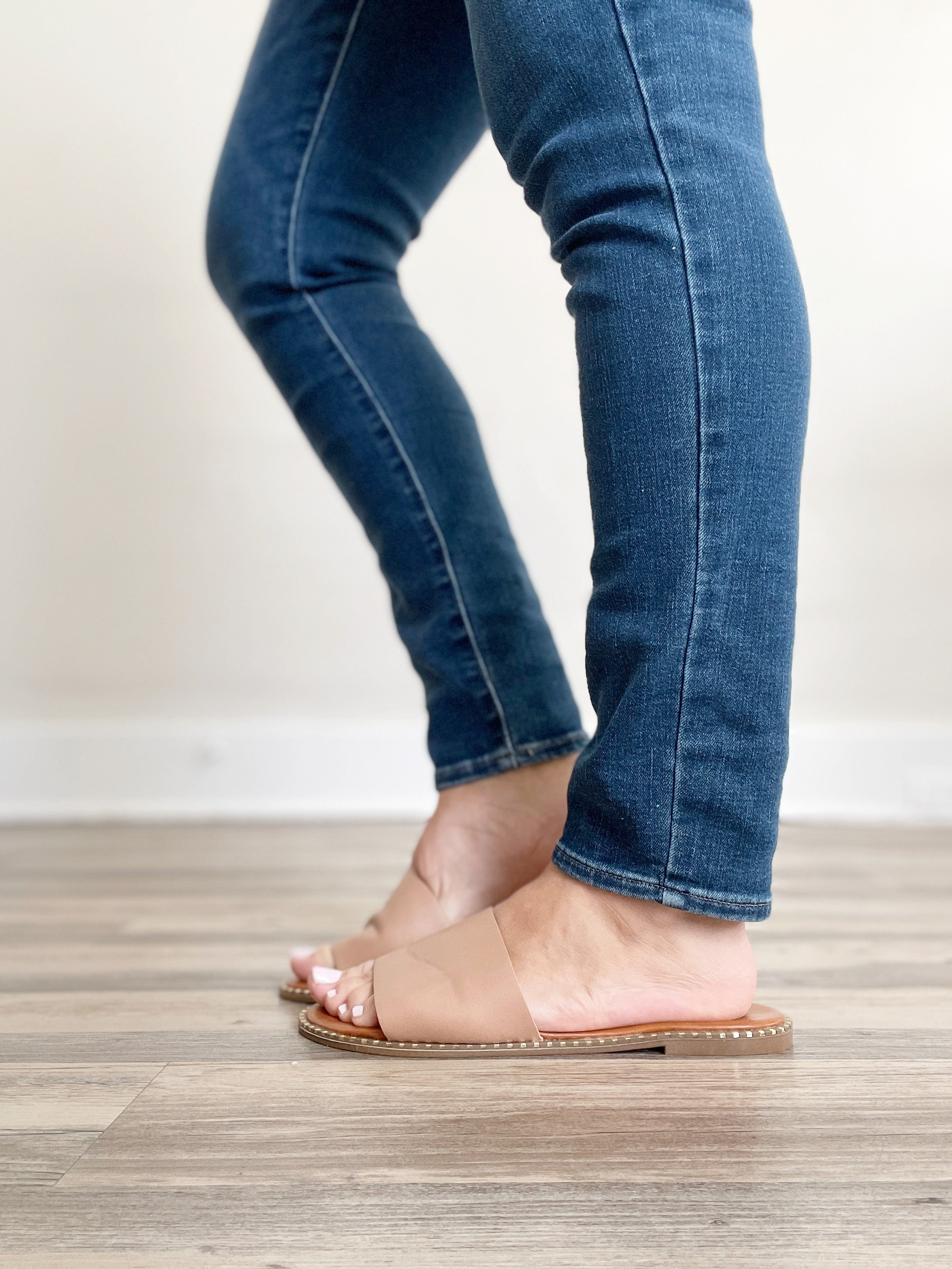 Sloane Slide Sandals (TAKE 40% OFF WITH CODE 'ENDOFYEAR')