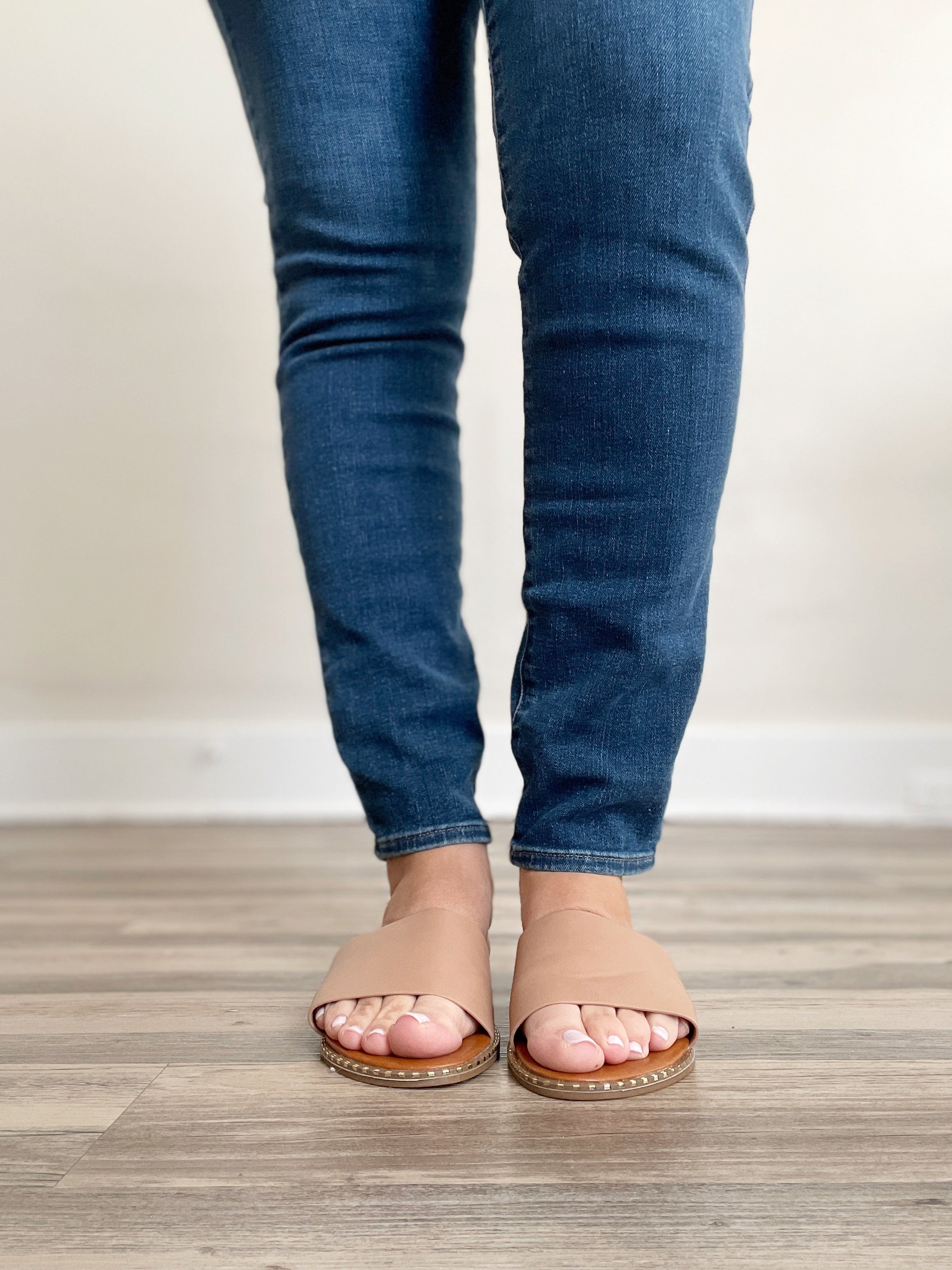Sloane Slide Sandals (TAKE 40% OFF WITH CODE 'ENDOFYEAR')